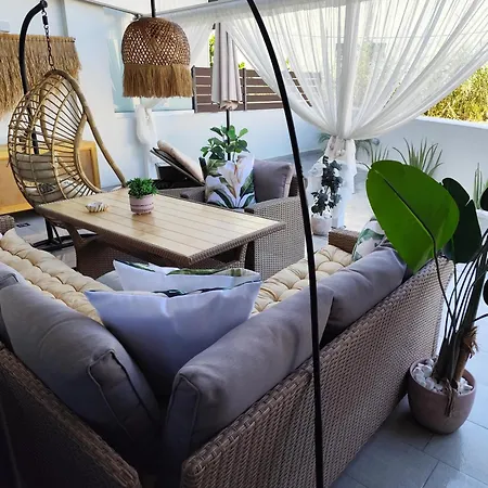 Konstantinos Seaside View * Nikiana